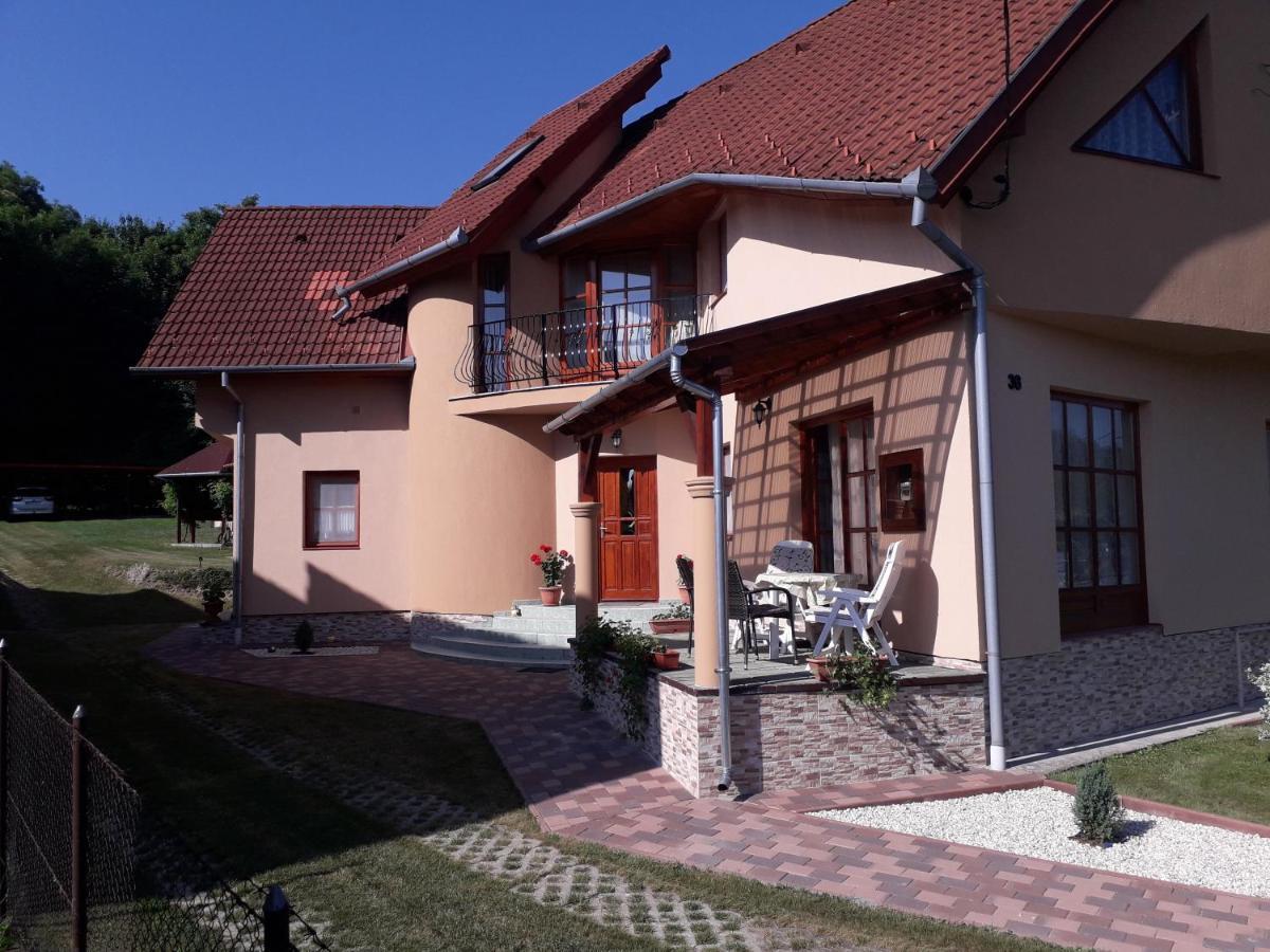 Marika Apartmanhaz *